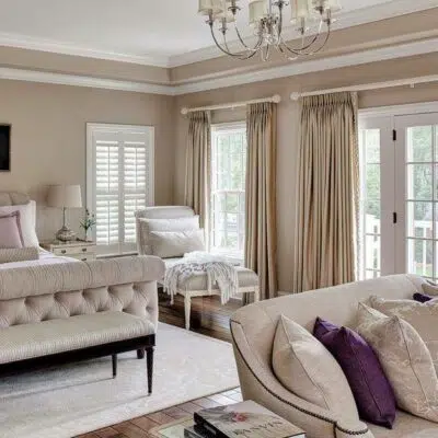 Full curtain drapes in a bedroom